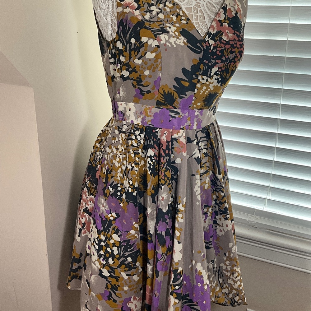 V- neck sleeveless floral dress with wide hemline size M